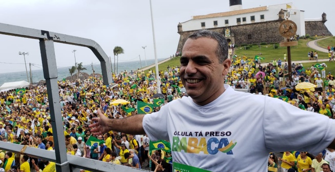 Manifestação #PTnão lota o Farol da Barra em Salvador