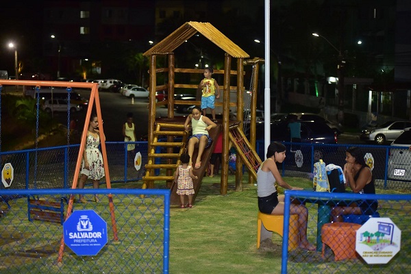 Praças de Salvador são opções de lazer para o Dia das Crianças