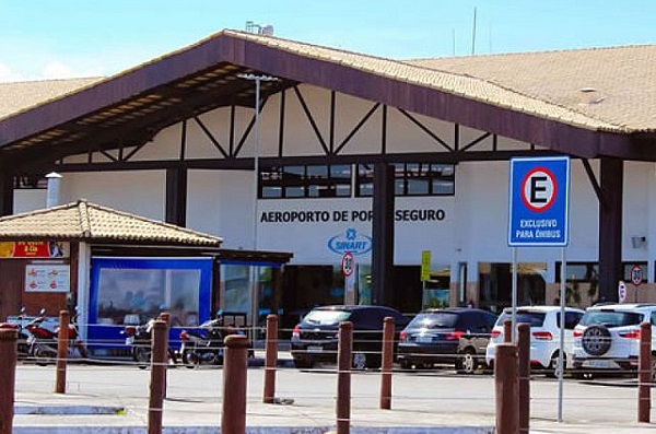 Uber de Porto Seguro denuncia agressão de taxistas em aeroporto