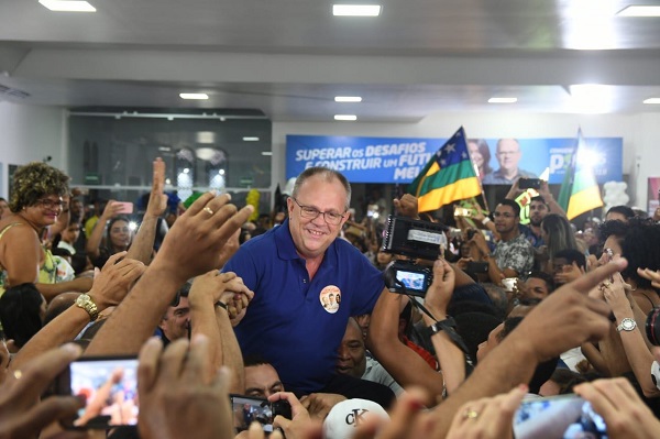 Com 64% dos votos válidos, Belivaldo Chagas (PSD) é reeleito governador de SE