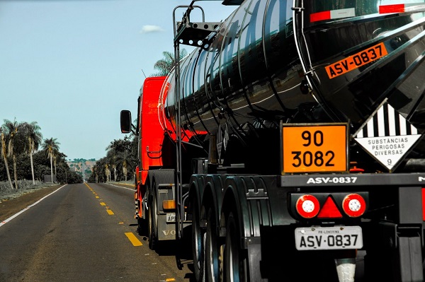 Camaçari: Detran capacita condutores para transportar produtos perigosos