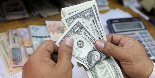 Em queda, dólar fecha a semana cotado a R$ 4,14