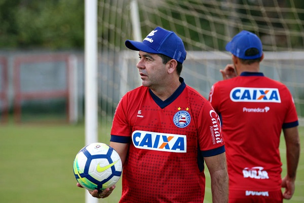 Bahia anuncia contratação do técnico Enderson Moreira