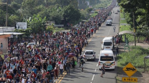 Caravana de imigrantes da América Central avança pelo México em direção aos EUA