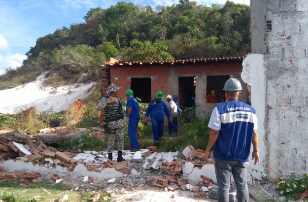 Construções desabitadas são removidas em Zona de Proteção Visual em Salvador
