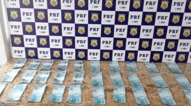 PRF prende homem com R$ 30 mil em notas falsas em Conquista