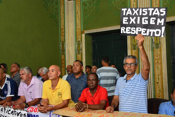 Salvador: Taxistas e autônomos querem revisão de projeto que regulamenta transporte por aplicativo