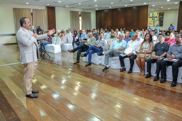 Elinaldo anuncia criação da Secretaria de Turismo de Camaçari