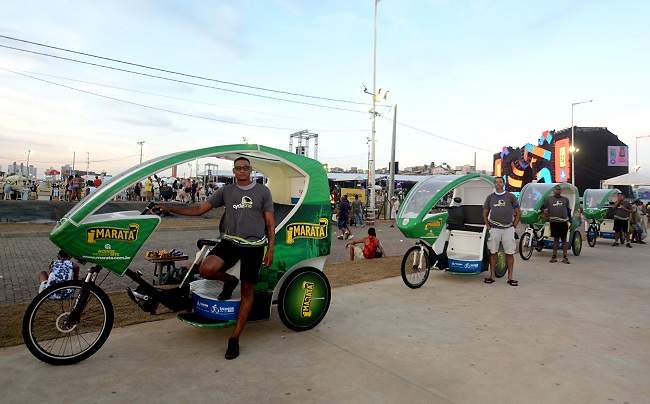 Virada Salvador: Triciclos fazem passeio na Orla da Boca do Rio