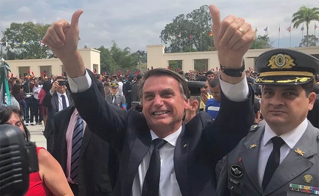 Bolsonaro viaja nesta terça aos EUA para receber homenagem