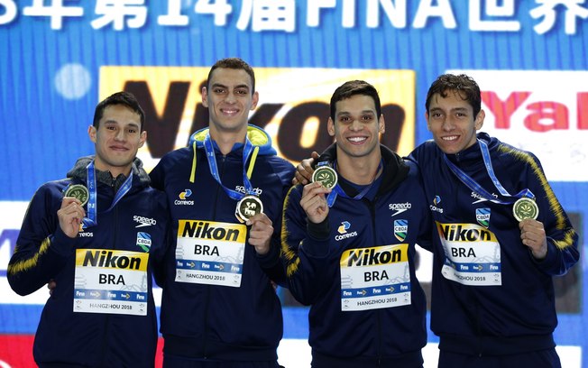 Brasileiros conquistam oito medalhas no Mundial de Piscina Curta