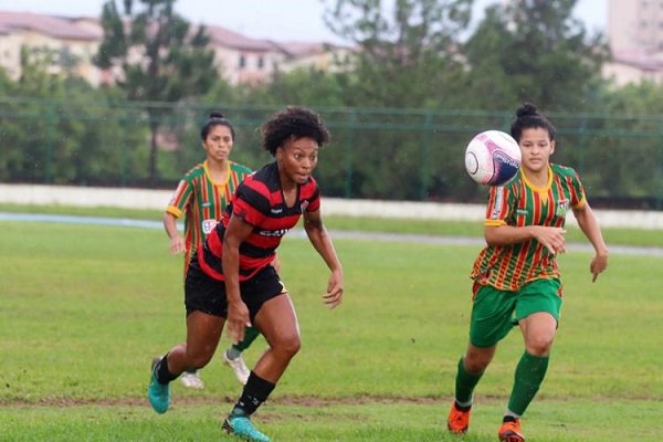 Lusaca e Vitória empatam sem gols no 1º jogo da final do Estadual Feminino