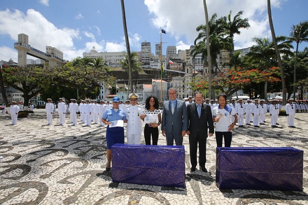 Governador recebe condecoração da Marinha do Brasil
