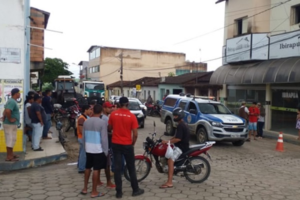 Bandidos fazem gerente de posto bancário refém em Ibirapuã