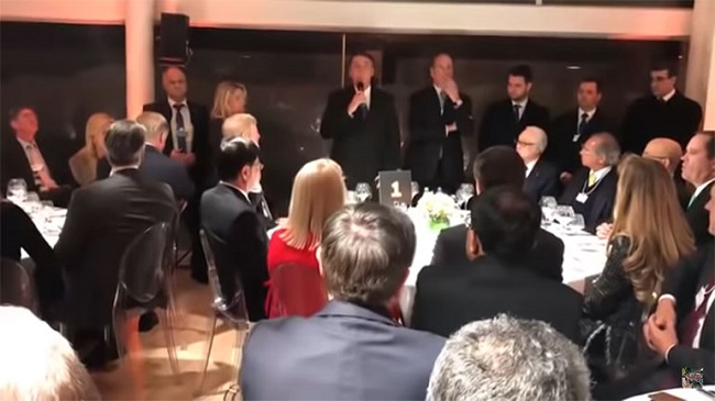 Em Davos, Bolsonaro participa de jantar com líderes empresariais; assista