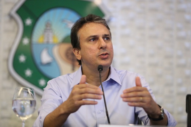 Camilo Santana anuncia aumento de 14,9% no piso salarial dos professores