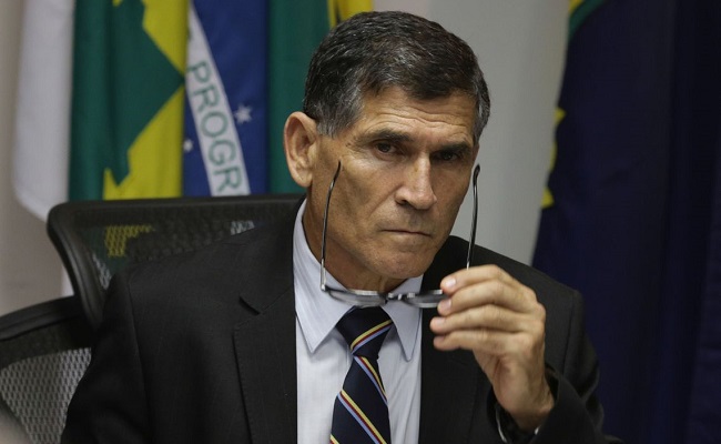 General Santos Cruz reestrutura EBC e demite 45 comissionados