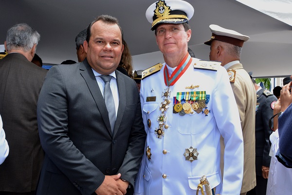 Geraldo Jr. prestigia troca de comando no 2º Distrito Naval