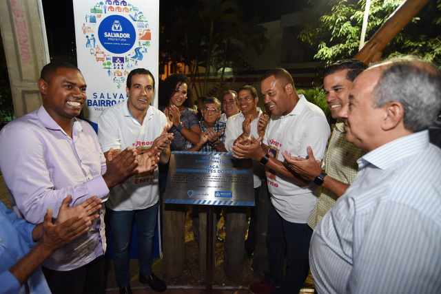Bruno Reis inaugura a Praça Terezinha Lopes Santos em Vila Laura