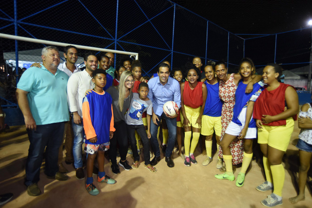 Bruno Reis inaugura campo de futebol em Vila Coração de Jesus