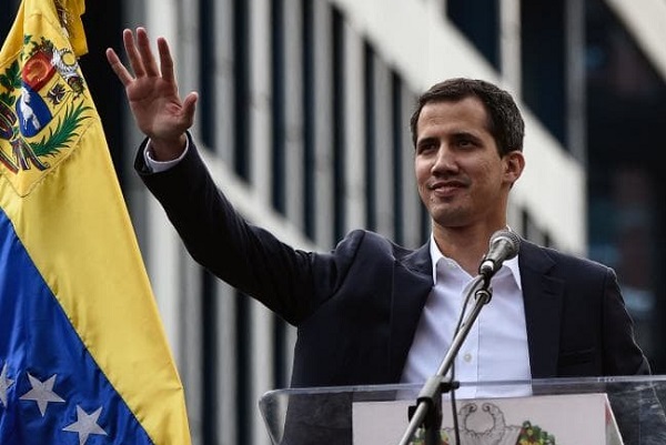 Guaidó anuncia arrecadação de US$ 100 milhões em ajuda à Venezuela