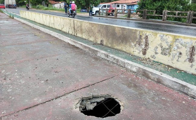 No 7º dia de ataques, bandidos tentam explodir ponte no Ceará