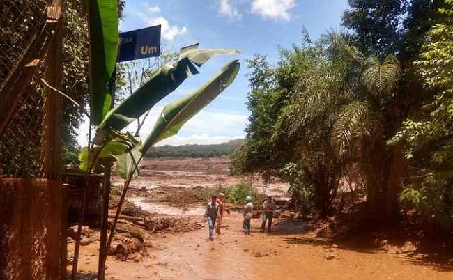 Barragem da Vale se rompe em Minas Gerais