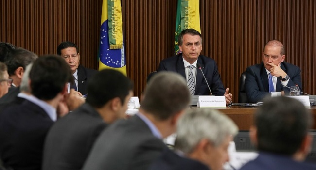 Bolsonaro fará segunda reunião ministerial nesta terça