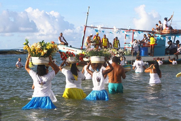 Costa de Camaçari se prepara para celebrar a Festa de Iemanjá