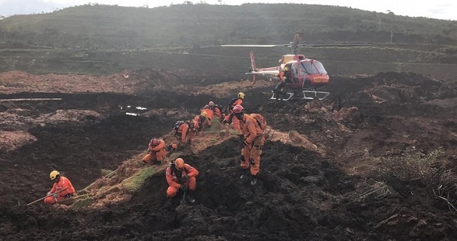 Socorristas resgatam 46 pessoas com vida em Brumadinho