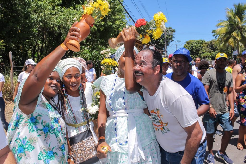 Multidão acompanha cortejo da Lavagem de Monte Gordo