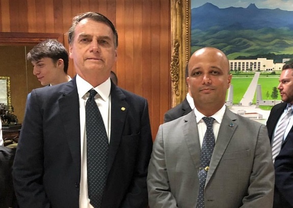 Pelo Twitter, Bolsonaro anuncia Major Vitor Hugo como líder do governo na Câmara
