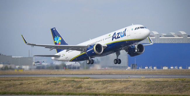Avião da Azul arremete no aeroporto de Porto Seguro