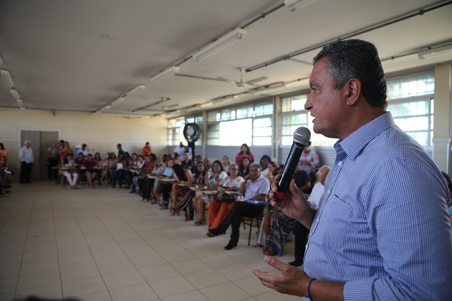 Governador tem reunião com gestores escolares em Alagoinhas