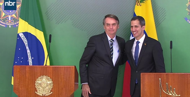 Ao lado de Guaidó, Bolsonaro diz que não poupará esforços para ajudar Venezuela