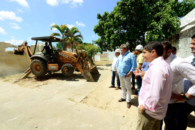 ACM Neto autoriza construção de nova escola municipal na Ribeira