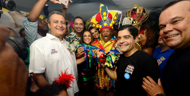 Rei Momo recebe Chave da Cidade na abertura oficial do Carnaval de Salvador