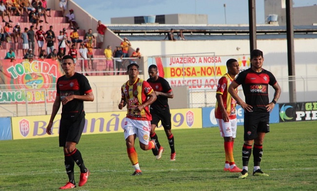 Vitória empata com a Juazeirense em 1 a 1 e lidera estadual; veja os gols