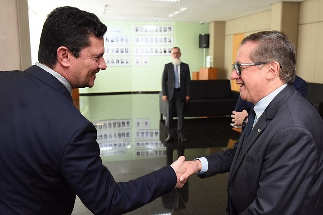 Moro e Rodríguez vão investigar “indícios de corrupção” no MEC
