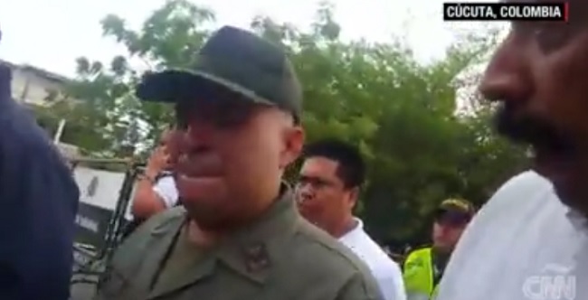 Quatro militares venezuelanos desertam na fronteira com a Colômbia