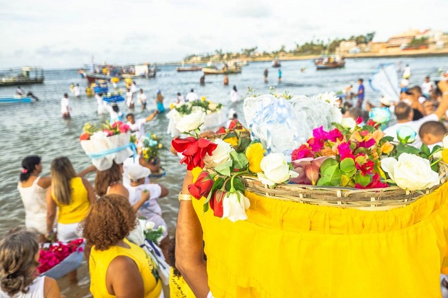 Costa de Camaçari mantém viva tradição da Festa de Iemanjá