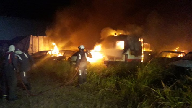 Incêndio destrói veículos no pátio da Prefeitura de Porto Seguro