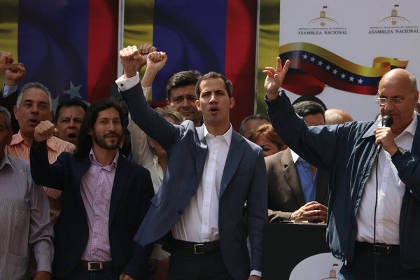 Oposição da Venezuela aprova leis para governo de transição