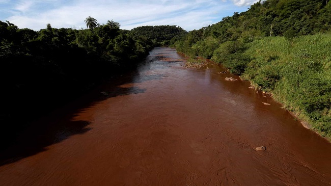 Governo de Minas proíbe uso da água do rio contaminado em Brumadinho