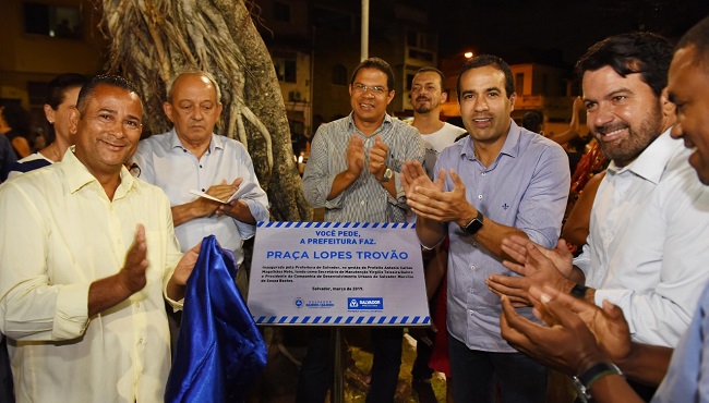 Bruno Reis entrega Praça Lopes Trovão reformada em Massaranduba
