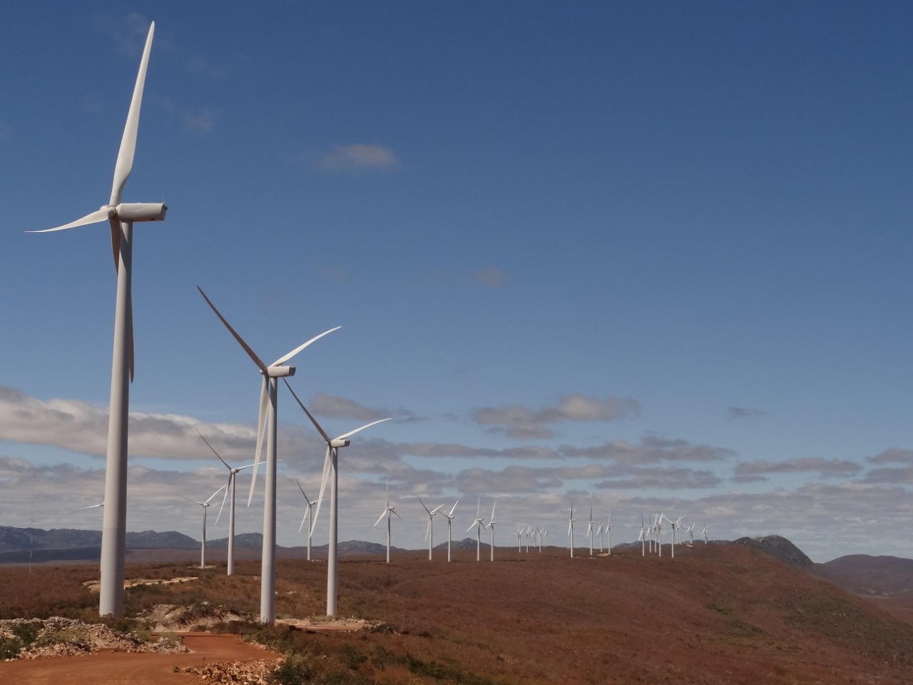 Bahia lidera comercialização de parques eólicos e fotovoltaicos no Brasil