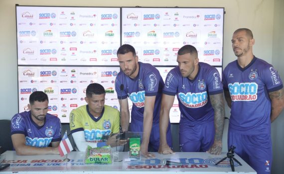Jogadores do Bahia pedem desculpas à torcida em coletiva