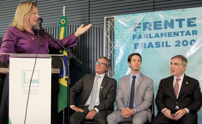 Movimento Brasil 200 entrega a Bolsonaro carta de apoio à Previdência