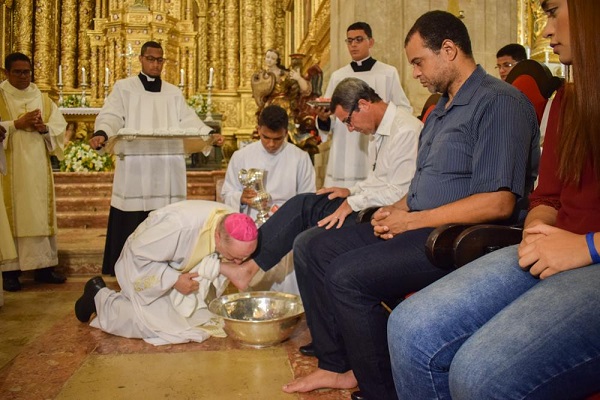 Missa do Lava-Pés é celebrada na Catedral Basílica de Salvador