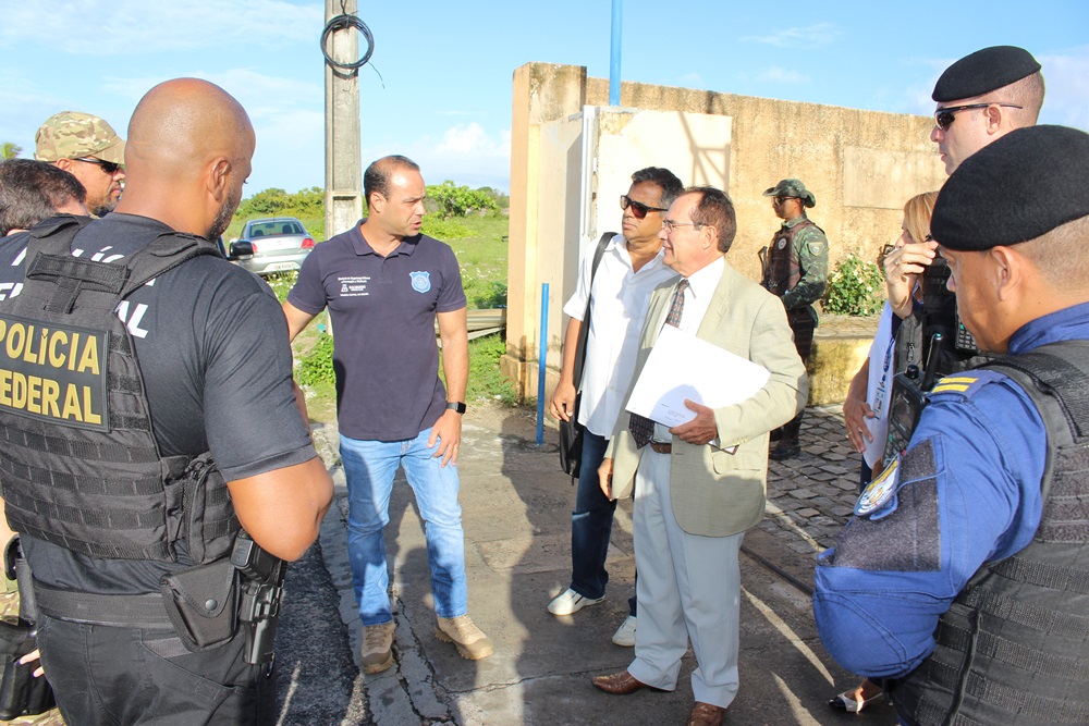 Prefeitura de Salvador apoia PF e PM em desocupação de área em Stella Maris